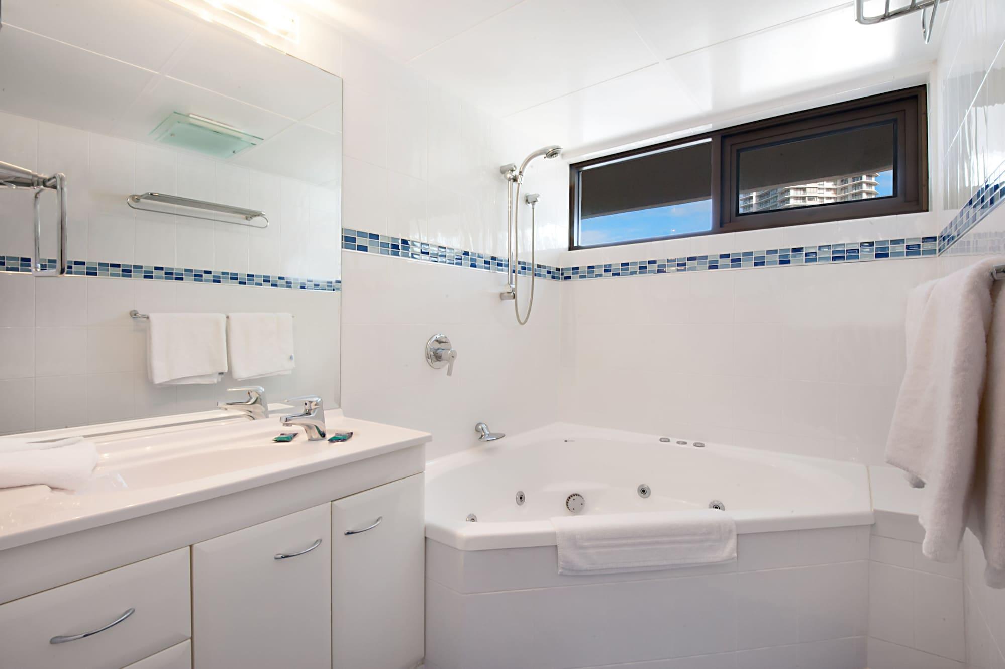 Aparthotel Surfers International 3*