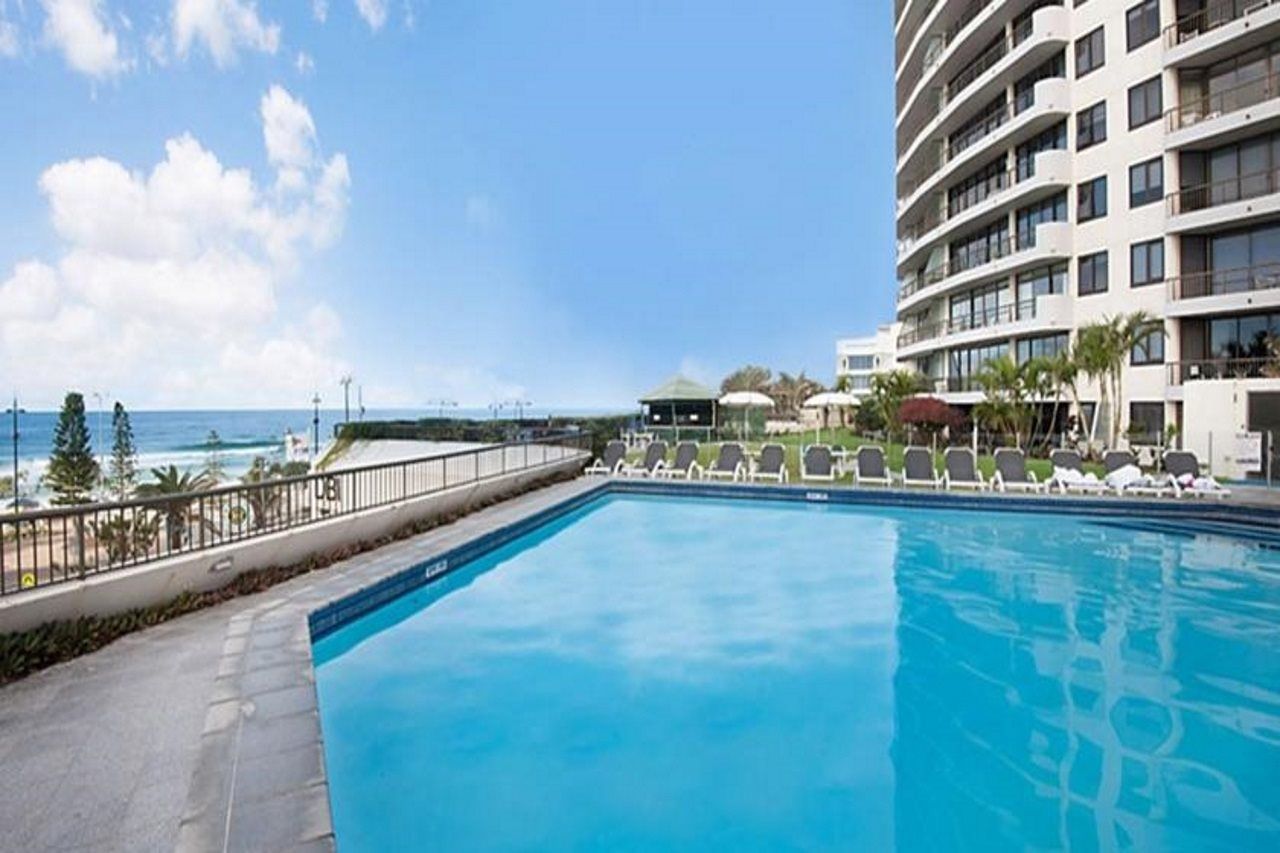 Surfers International 3*
