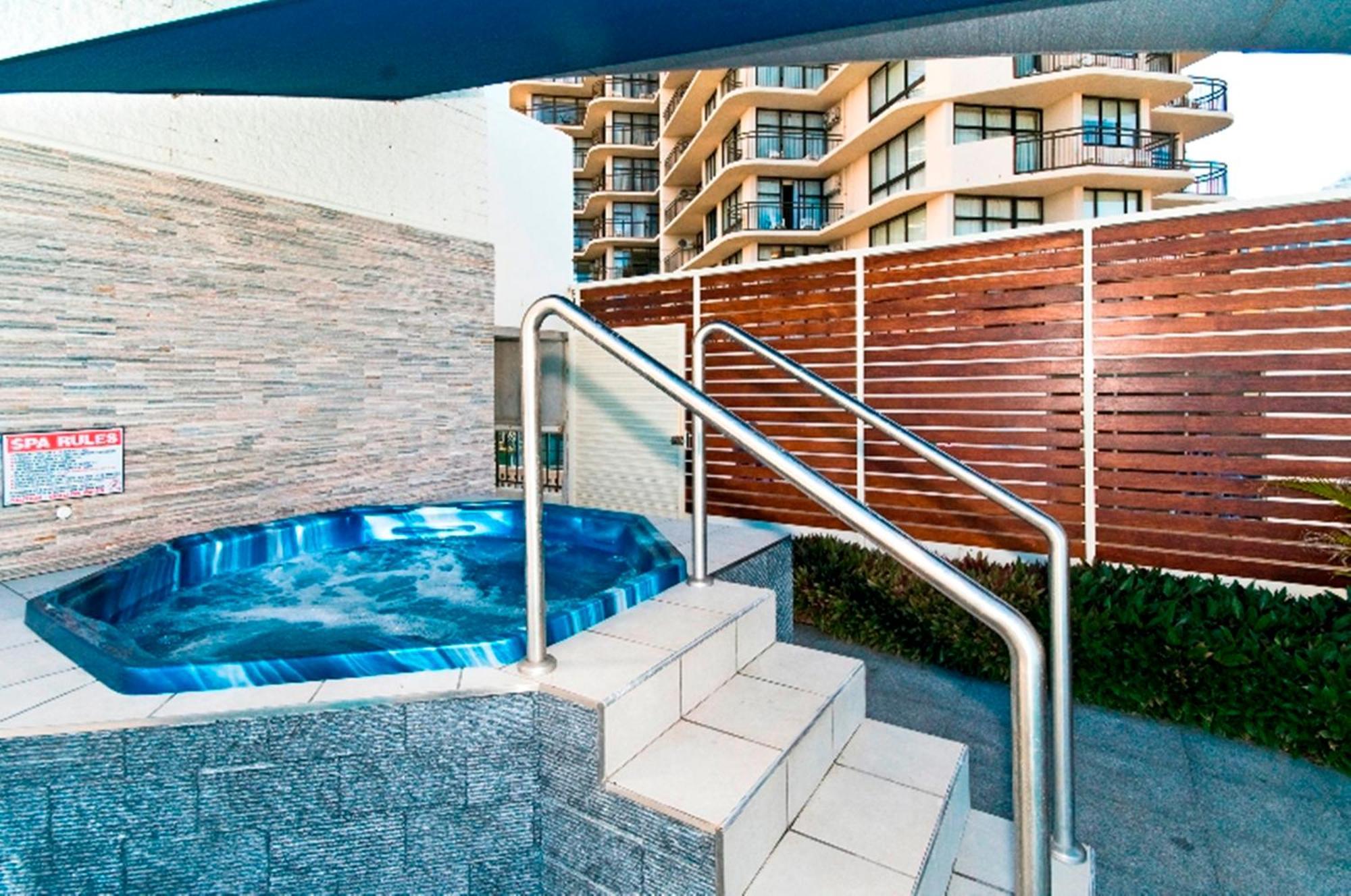 Surfers International Aparthotel 3*