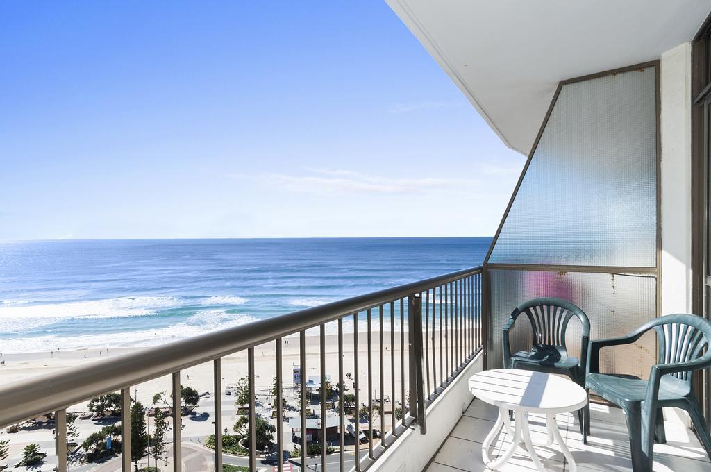 Surfers International 3*